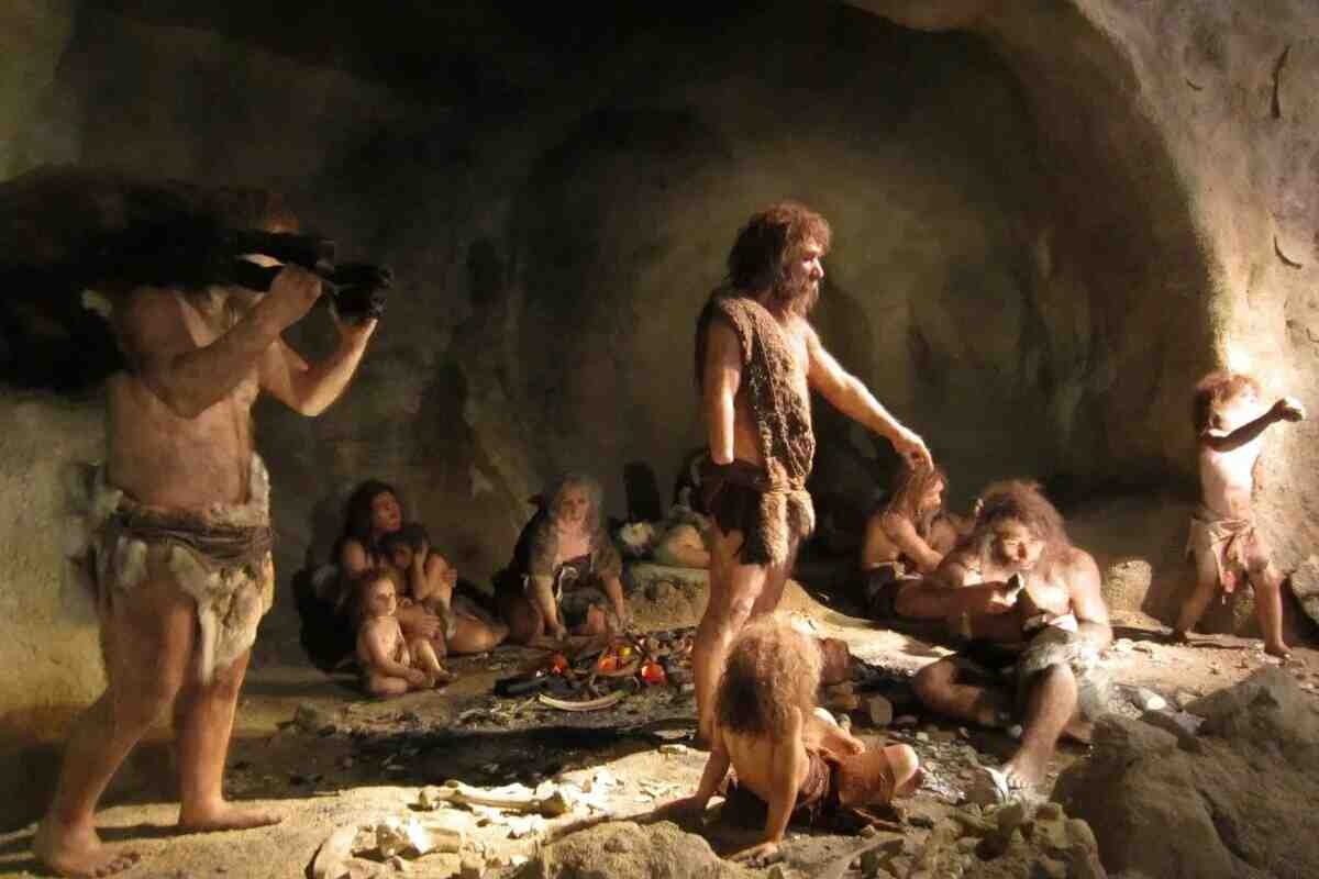 Esplorano una grotta e scoprono un’arma risalente a 80.000 anni fa, al di là delle capacità rozze dell’Homo sapiens.